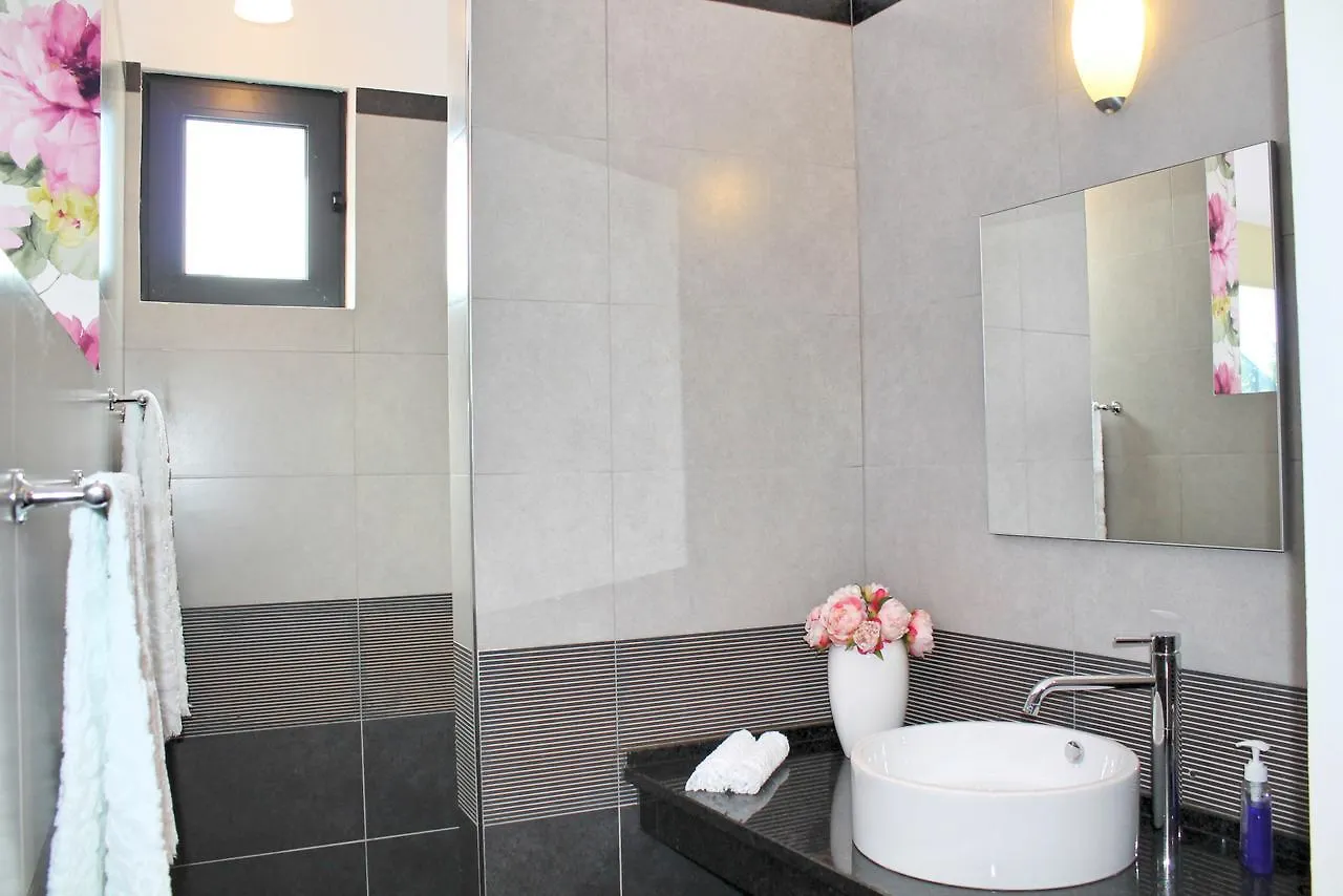 Ourmadeira - Grayci'S House, Contemporary Villa Arco da Calheta